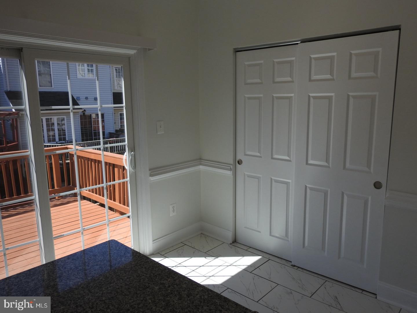 LAKESIDE - Residential