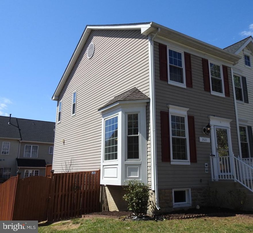Beautifully renovated and updated End-Unit Townhome located in Woodbridge, VA. The main level boasts a spacious living and dining area with beautiful hardwood floors. Several large windows and a huge bay window provide ample natural lighting throughout the main level.  The kitchen includes a large island, ceramic tile flooring, granite countertops, and stainless steel appliances.  The gas range oven and over the range microwave are brand new!  Access the deck through sliding doors located in the kitchen, perfect for your next bbq or get-together! The upper-level provides two spacious master bedrooms, each having its own private full bathroom.  New carpeting installed in all upper and lower-level rooms.  A fully finished walk-out basement includes a bedroom, full bathroom and an extra bonus room. The backyard is fully fenced in and includes a brick patio situated under the deck. 

Some recent updates made by the seller include:
New Roof in 2019.
New Double-pane windows throughout in 2019 (w/Triple-pane windows in upstairs rear-facing BR)
New glass sliding doors in kitchen and basement in 2019.
New GE stainless steel gas range stove and over the range microwave in 2025.
New deck in 2022.

Prime location in Woodbridge! Minutes from Potomac Mills Outlet Mall, access to major roadways Prince William Parkway and I-95.