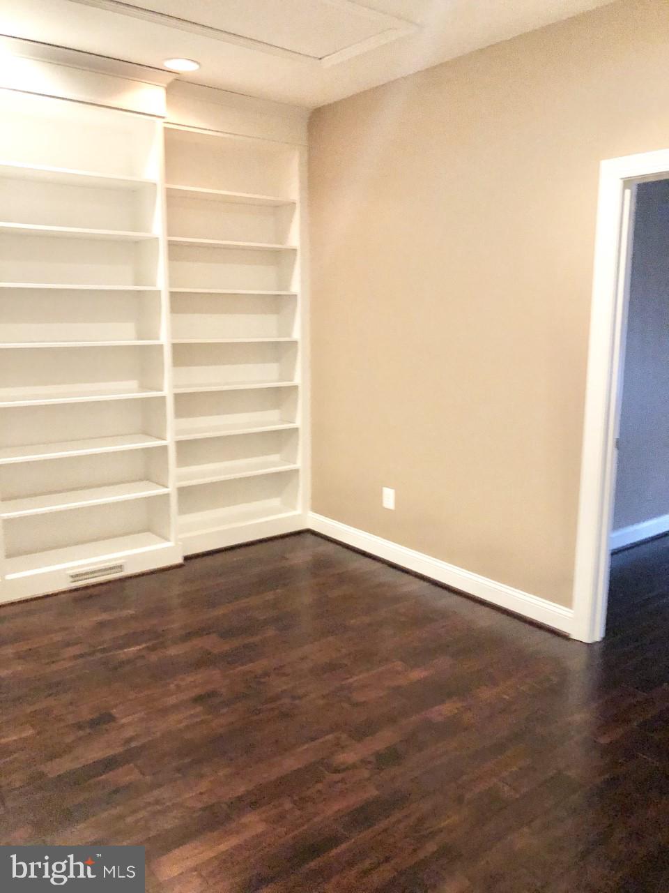 OLD TOWN ALEXANDRIA - Residential