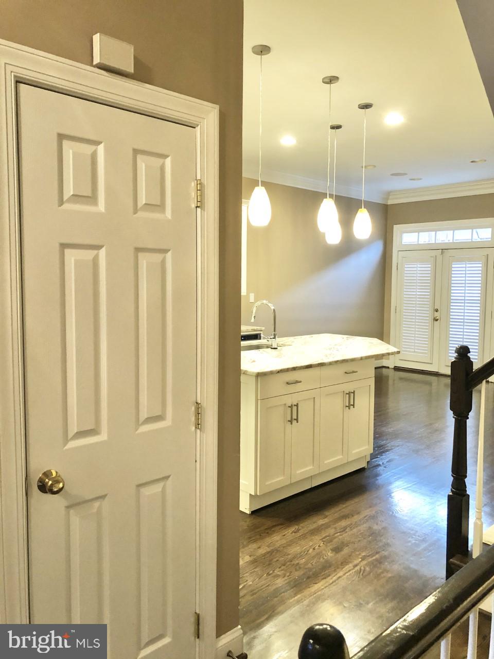 OLD TOWN ALEXANDRIA - Residential