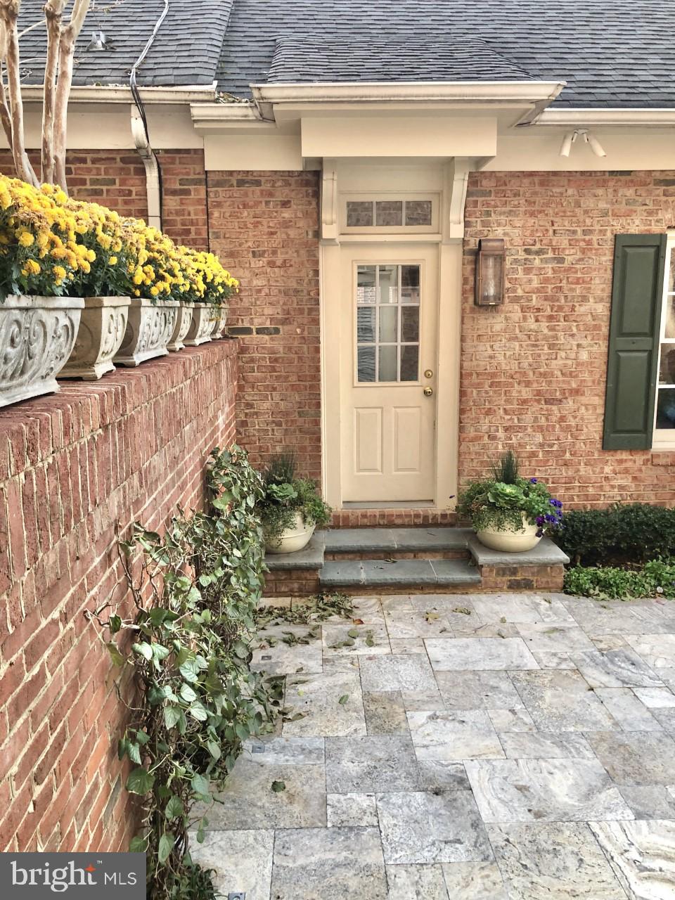 OLD TOWN ALEXANDRIA - Residential