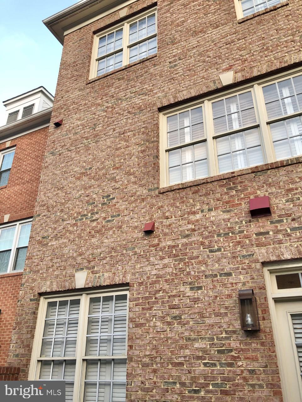 OLD TOWN ALEXANDRIA - Residential