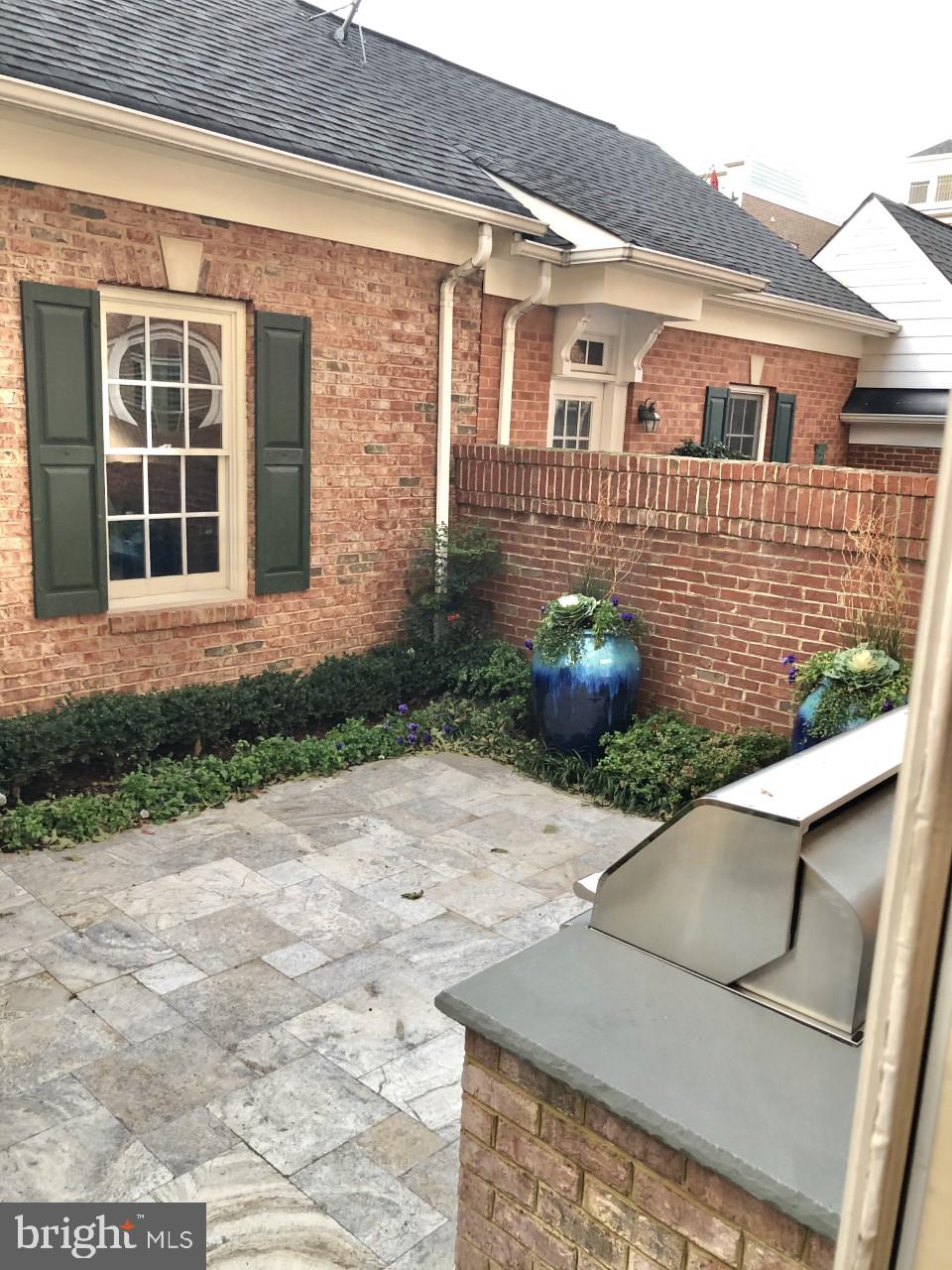 OLD TOWN ALEXANDRIA - Residential