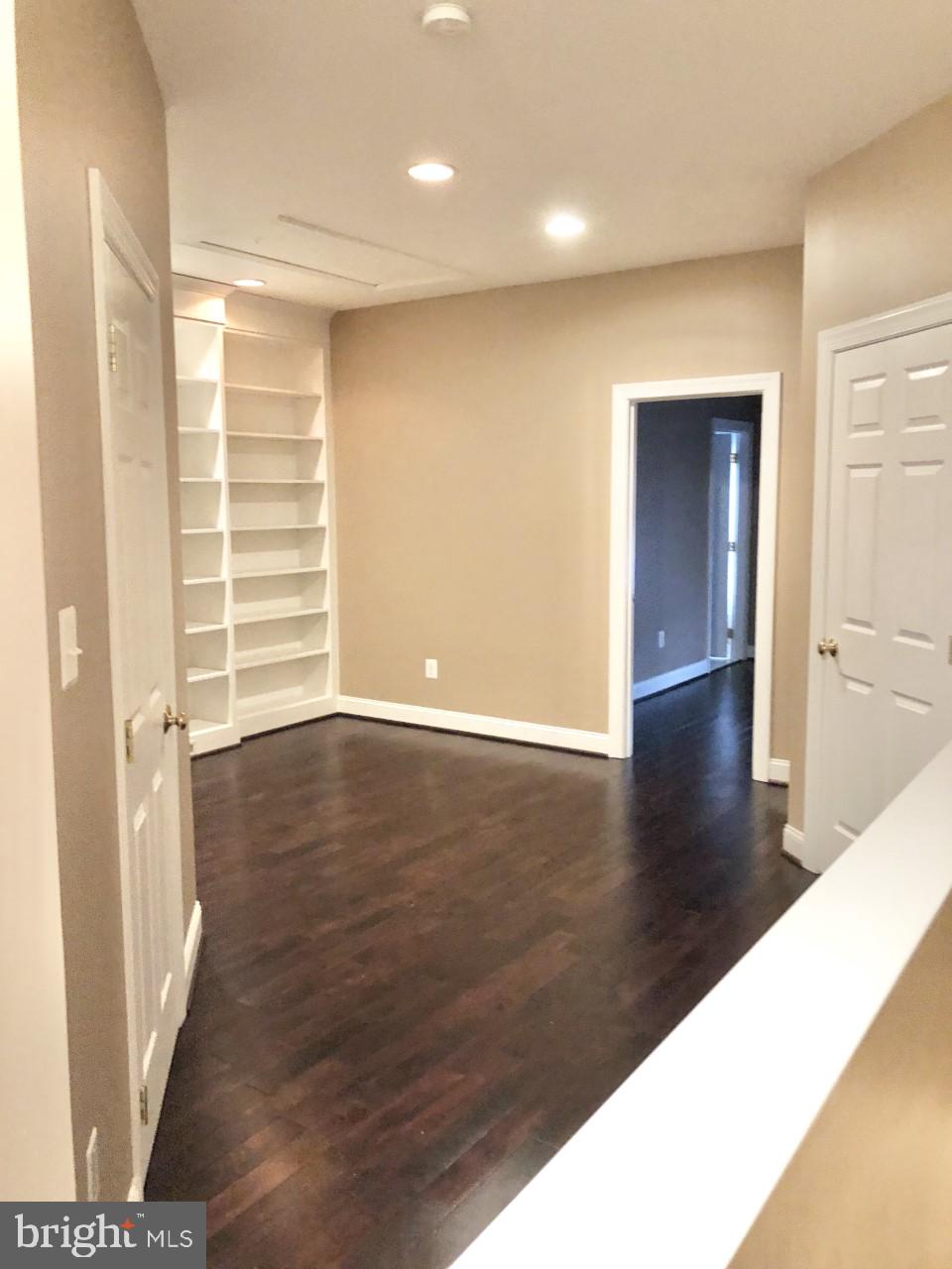 OLD TOWN ALEXANDRIA - Residential