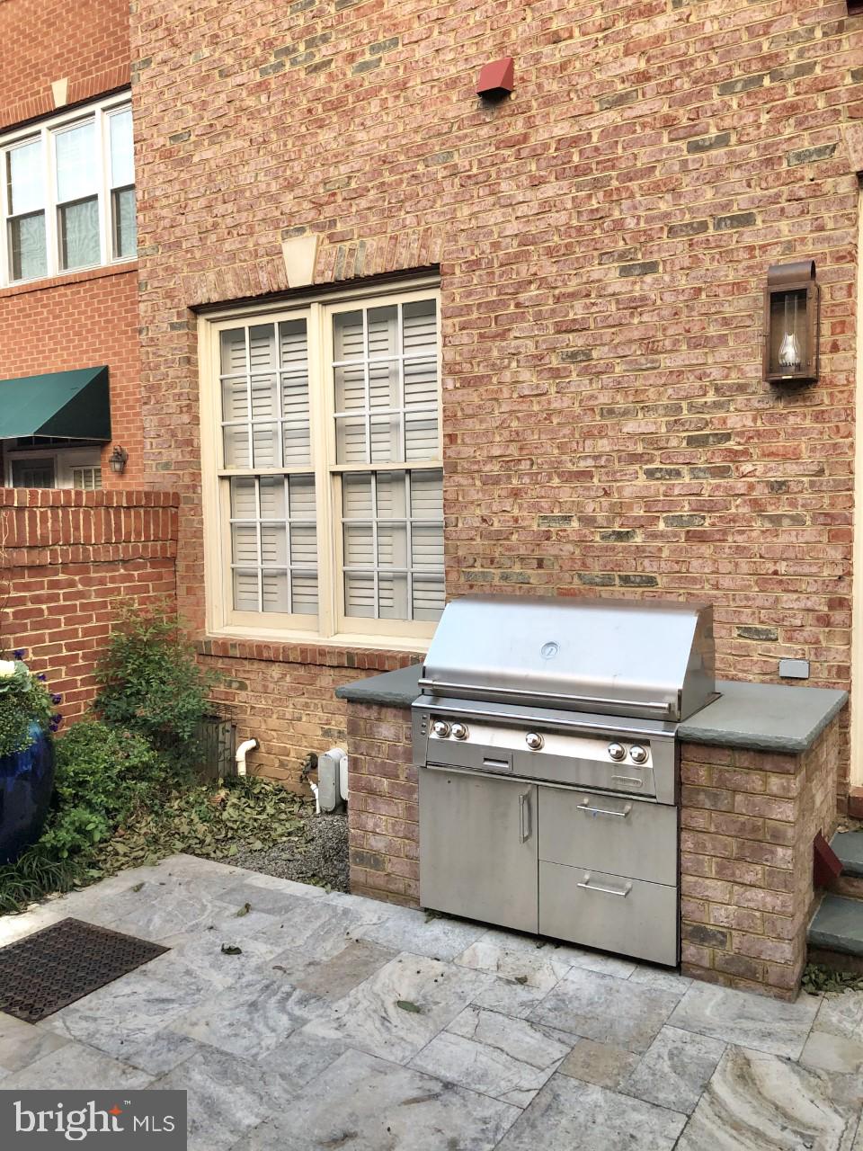 OLD TOWN ALEXANDRIA - Residential