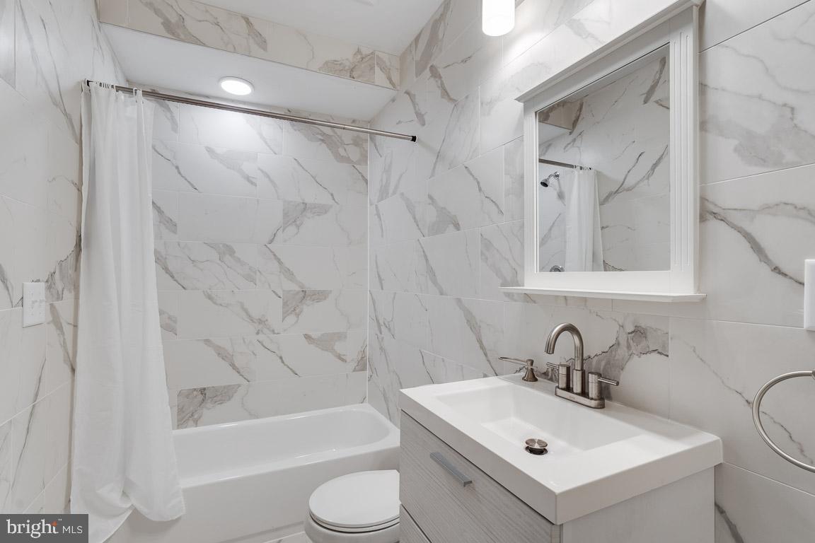 4115 BROWN STREET 17