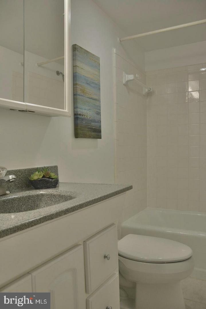 THE COLONIES - Residential Lease