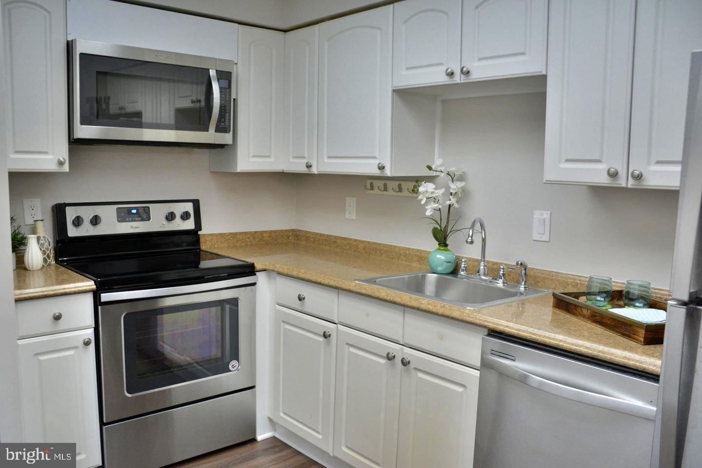 THE COLONIES - Residential Lease