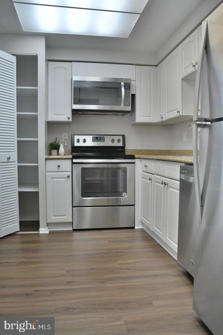 THE COLONIES - Residential Lease