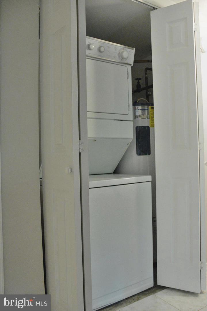 THE COLONIES - Residential Lease