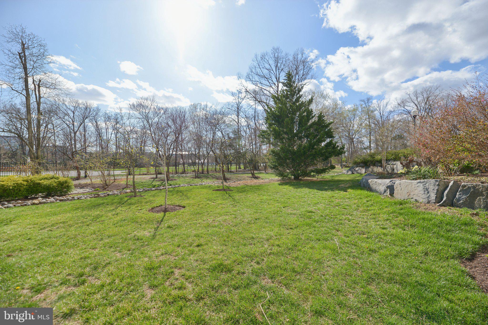 LANSDOWNE WOODS - Residential