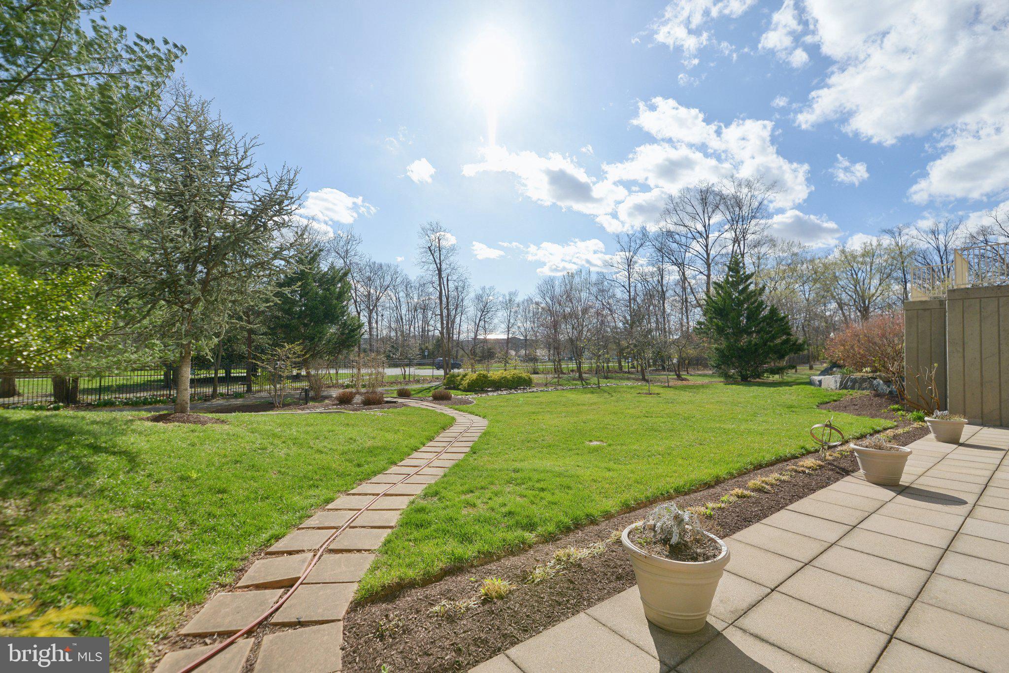 LANSDOWNE WOODS - Residential