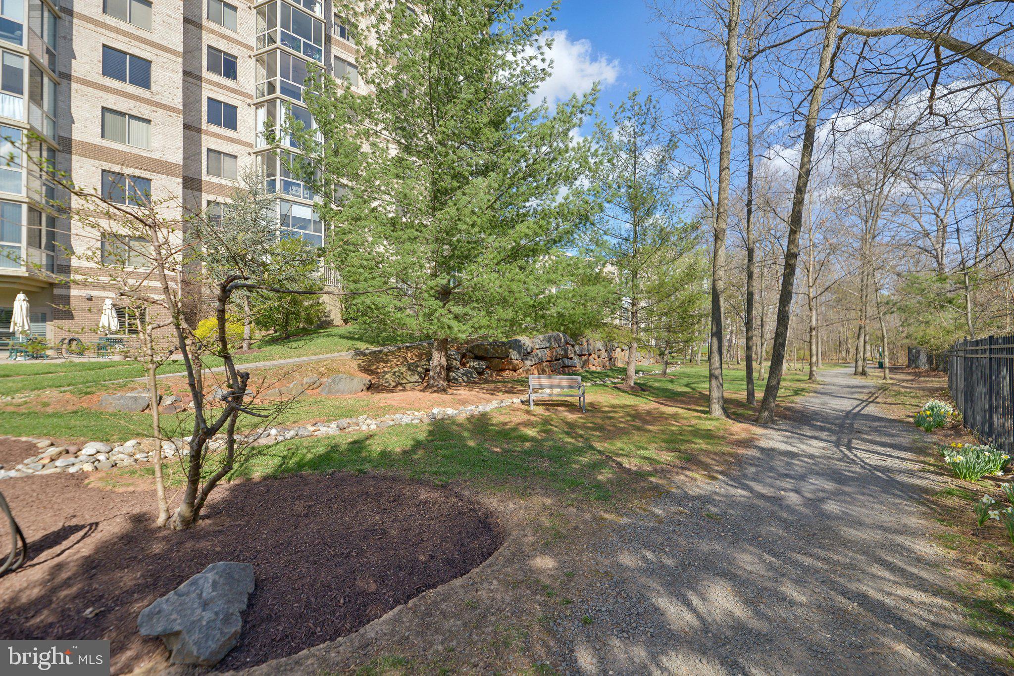 LANSDOWNE WOODS - Residential