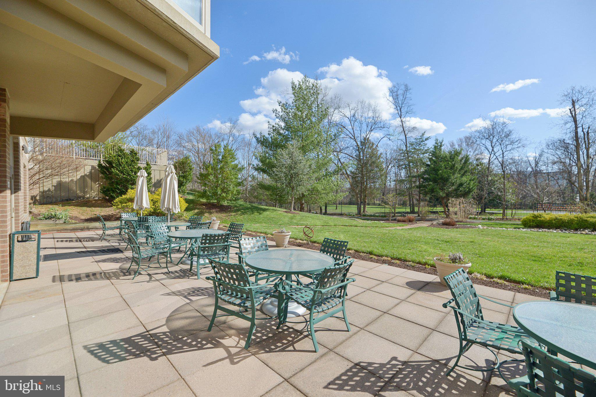 LANSDOWNE WOODS - Residential