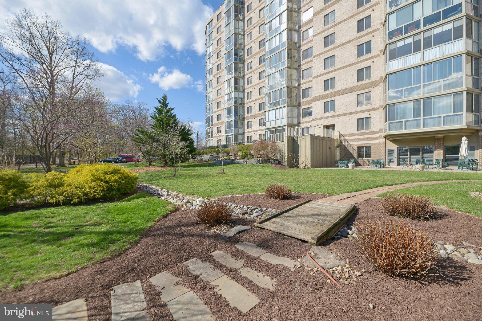 LANSDOWNE WOODS - Residential