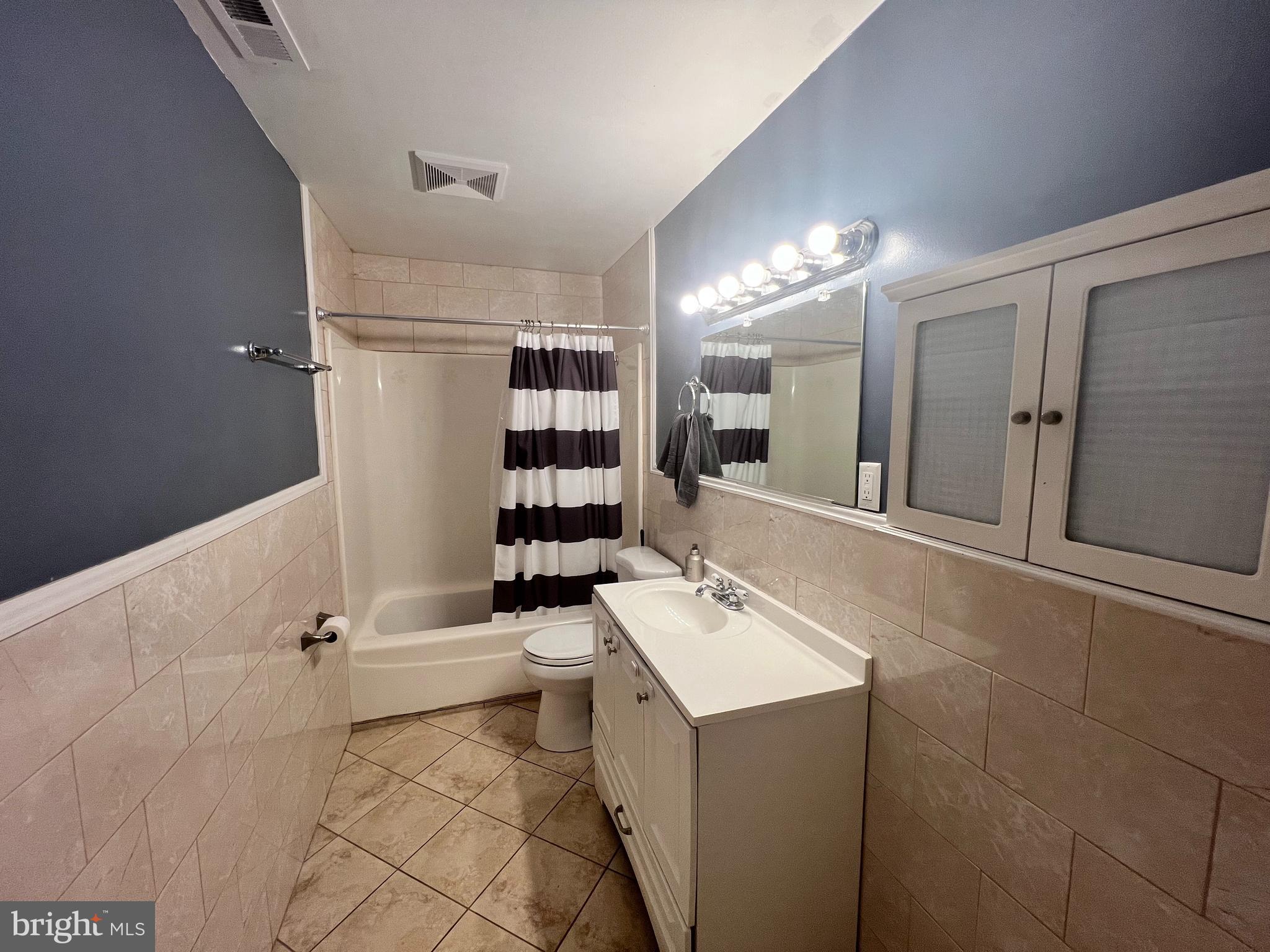 ORCHARD HILLS - Residential Lease