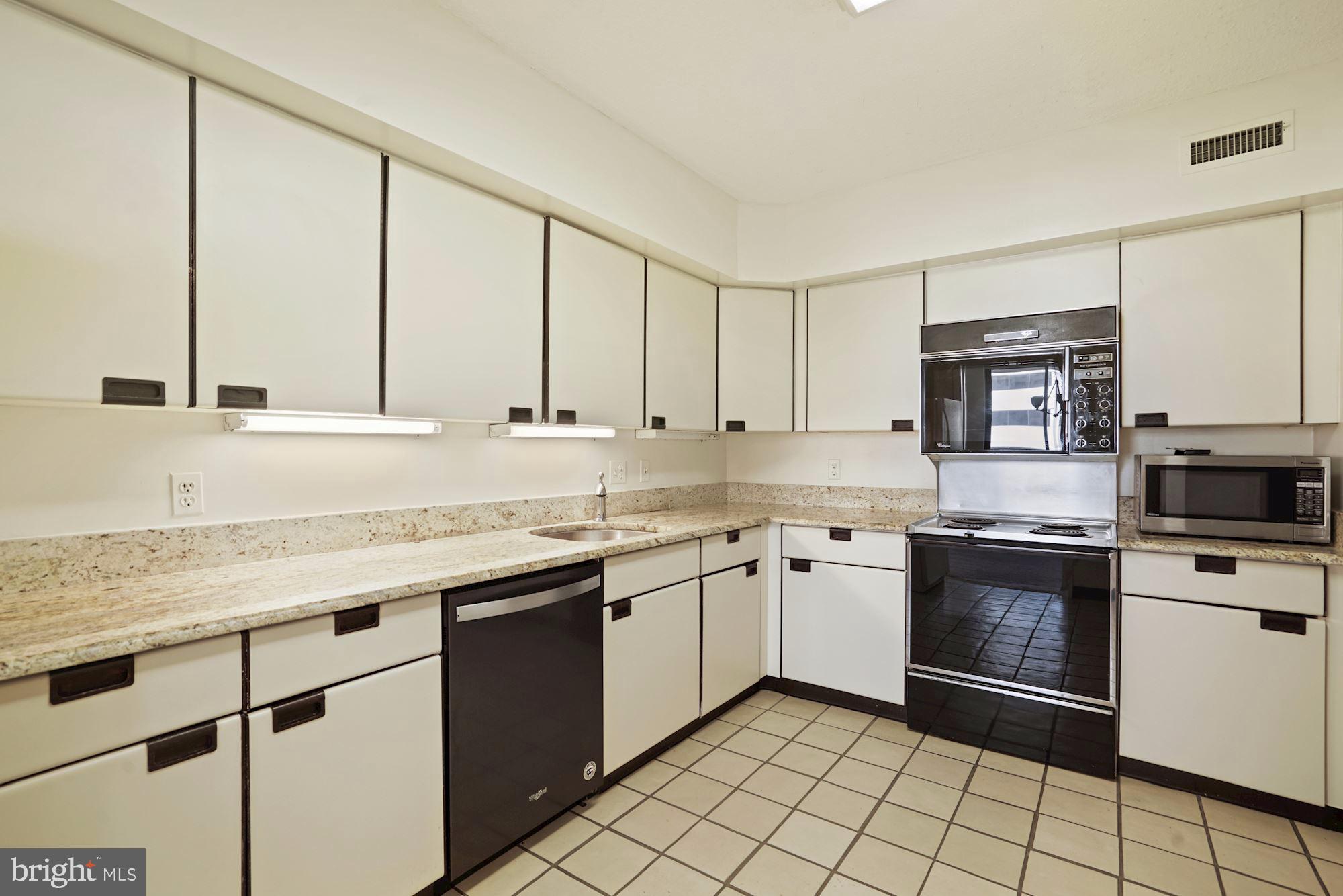 THE CARLETON OF CHEVY CHASE - Residential