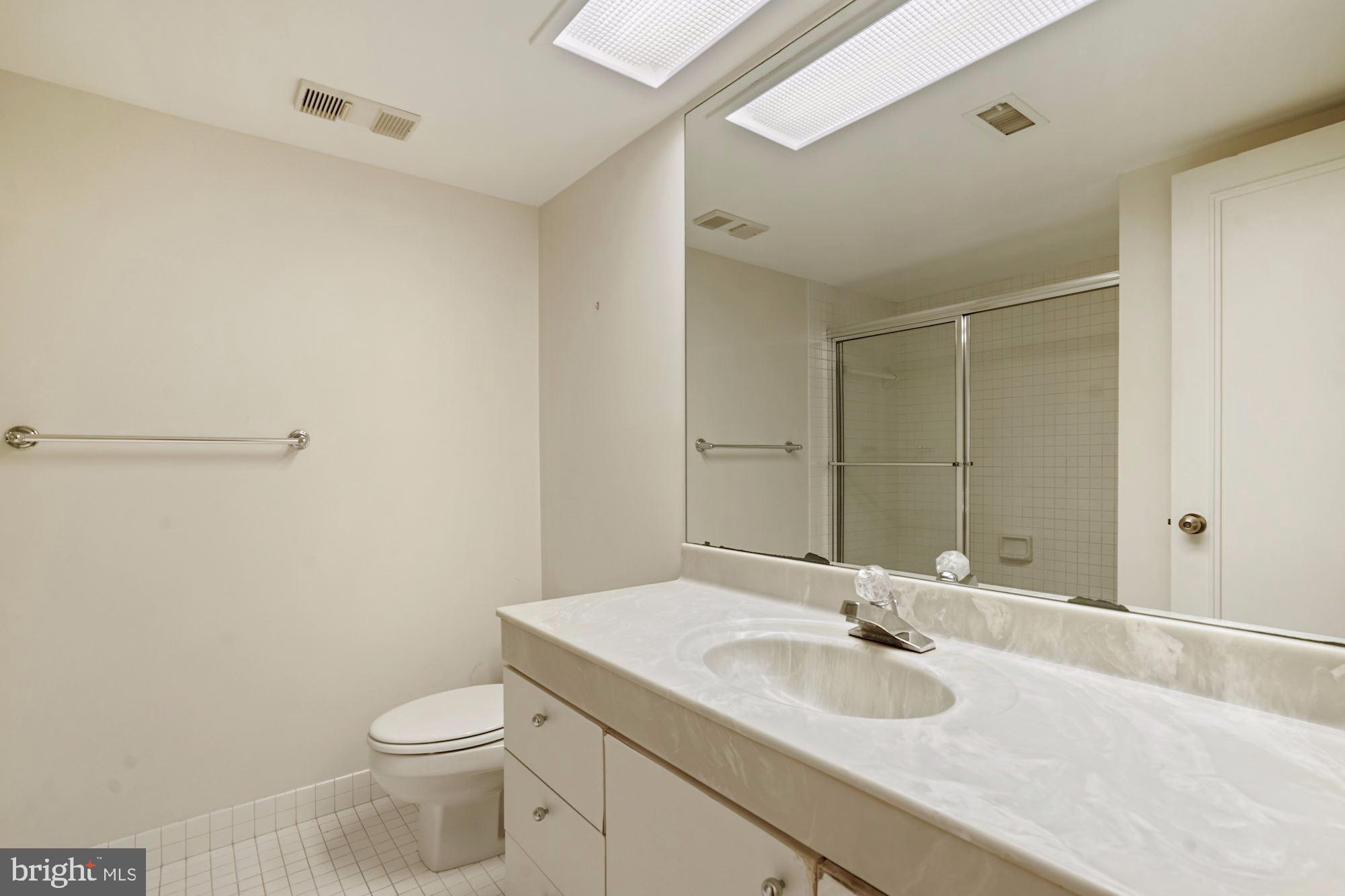 THE CARLETON OF CHEVY CHASE - Residential