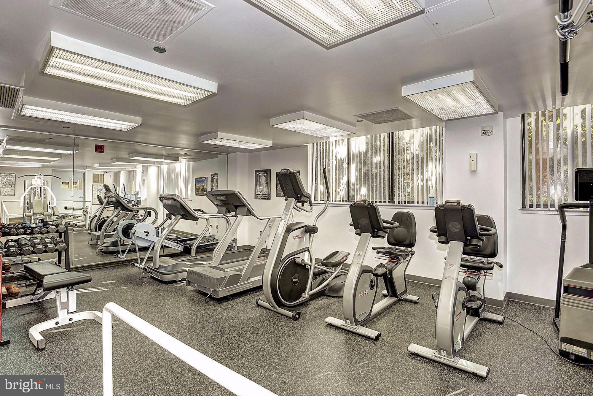 THE CARLETON OF CHEVY CHASE - Residential