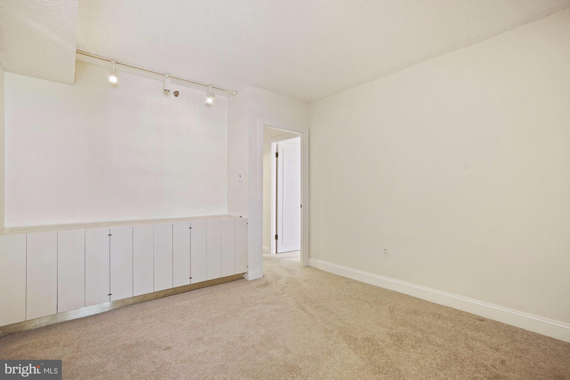 THE CARLETON OF CHEVY CHASE - Residential