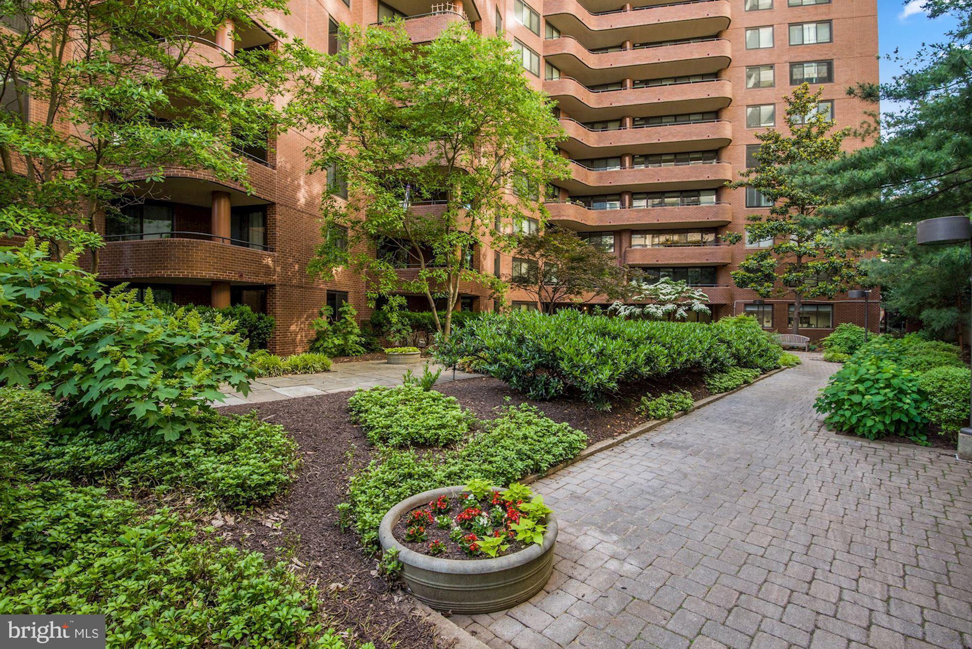 THE CARLETON OF CHEVY CHASE - Residential