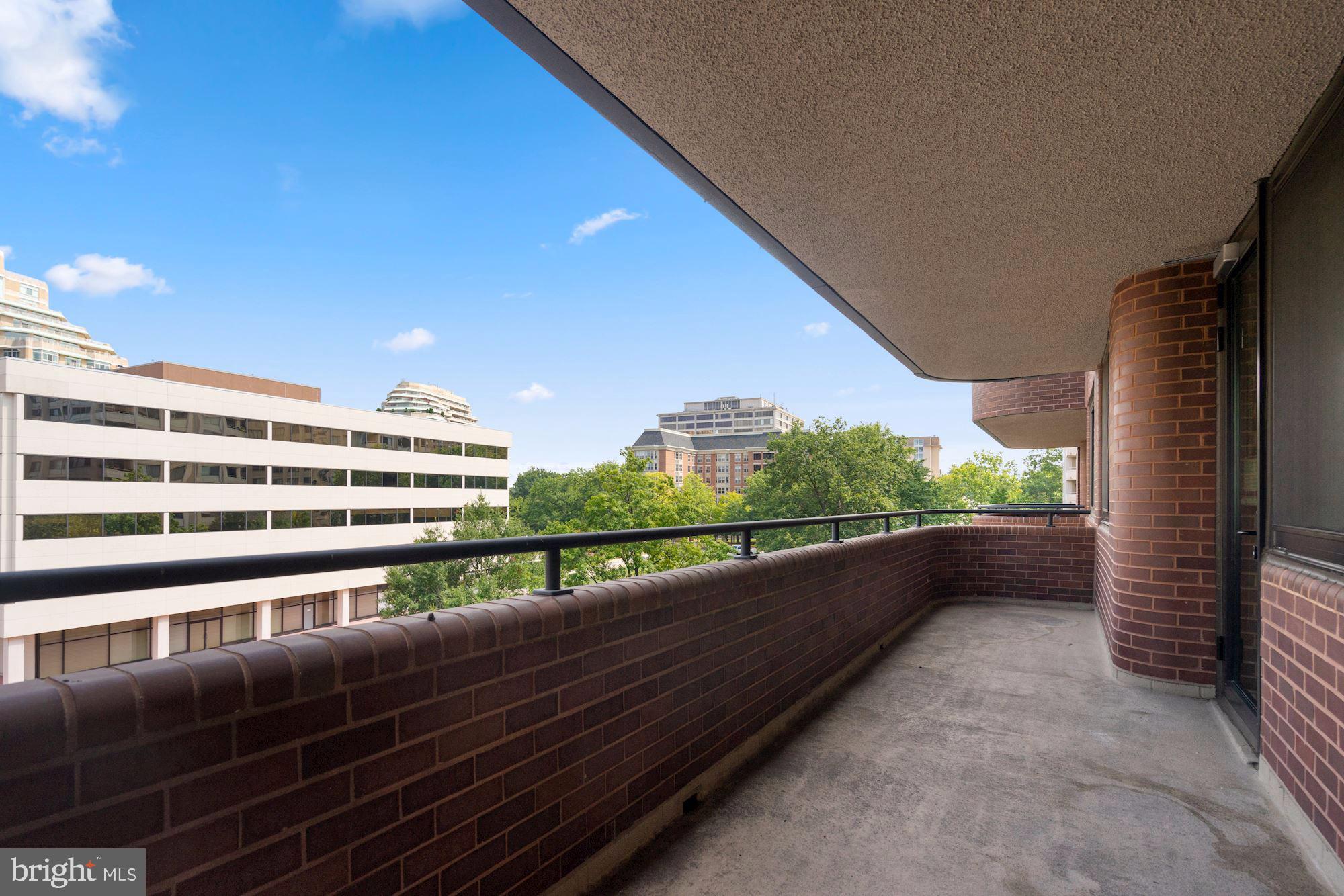 THE CARLETON OF CHEVY CHASE - Residential