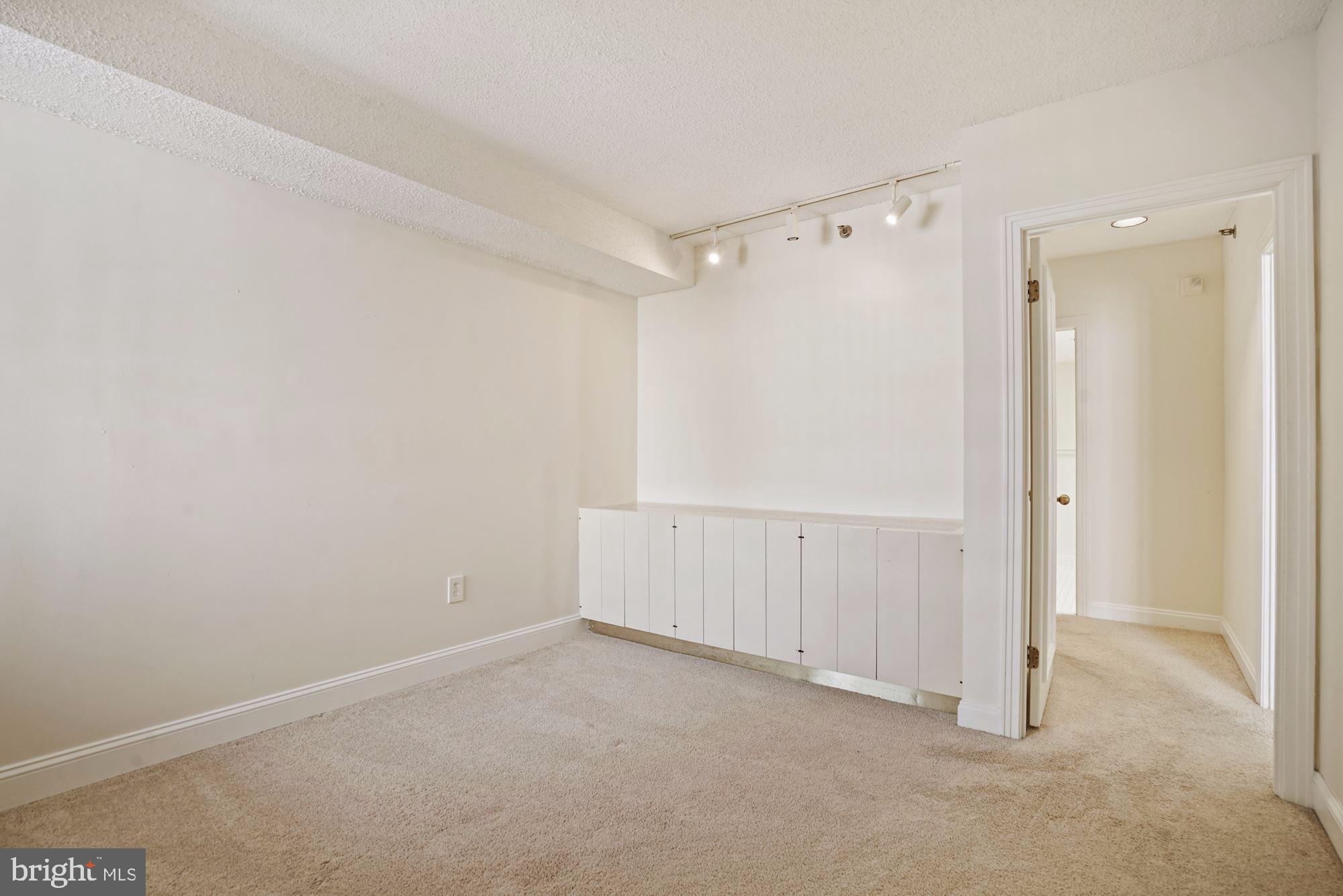 THE CARLETON OF CHEVY CHASE - Residential