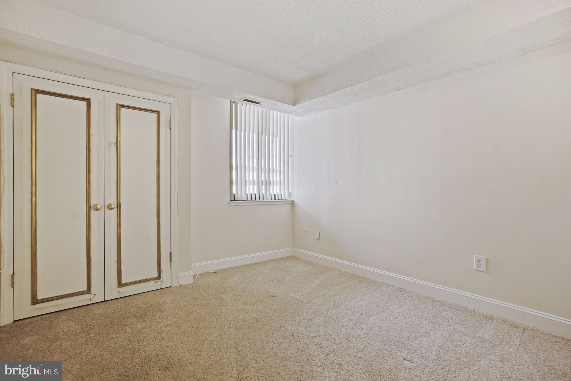 THE CARLETON OF CHEVY CHASE - Residential