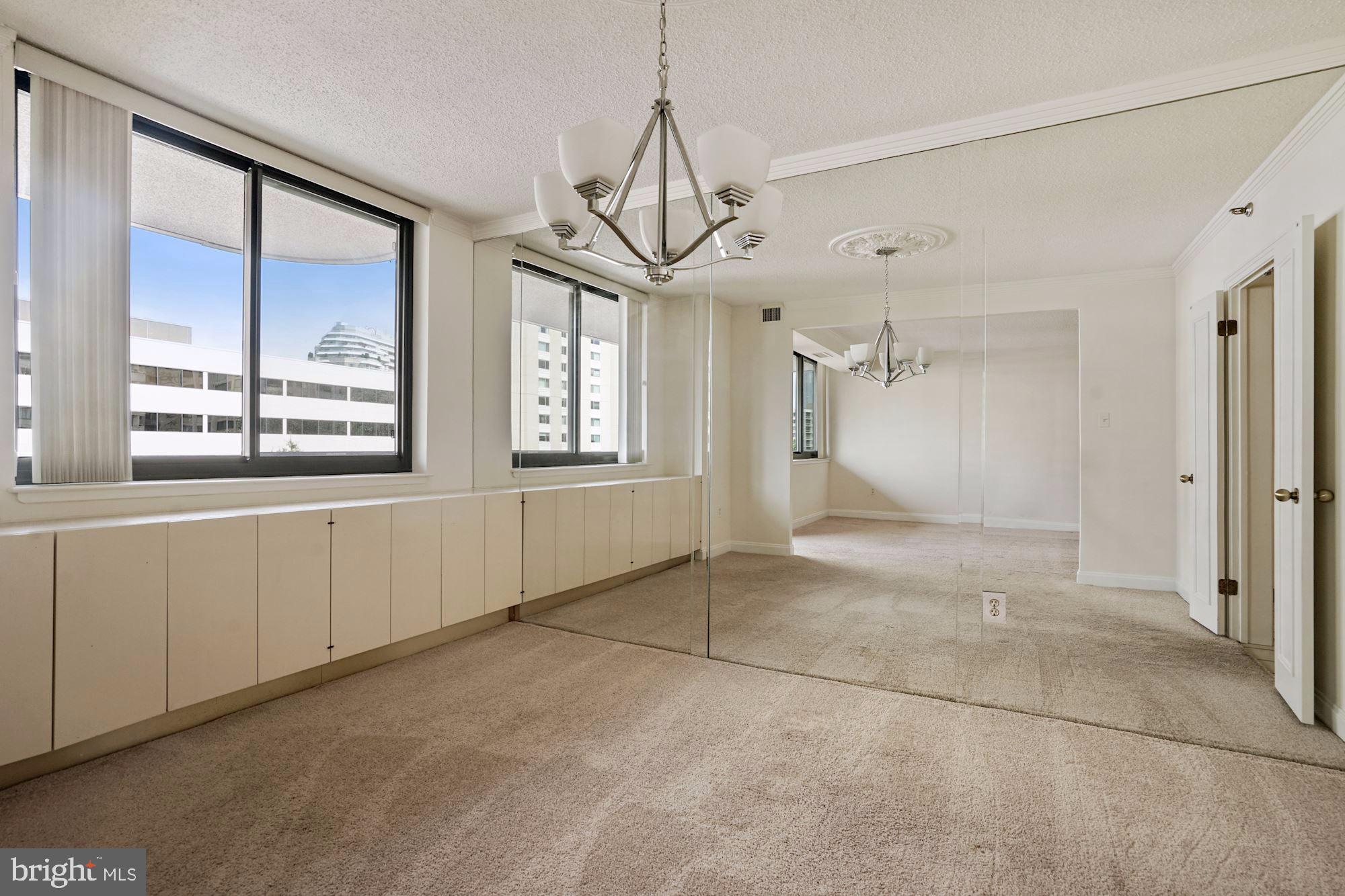 THE CARLETON OF CHEVY CHASE - Residential