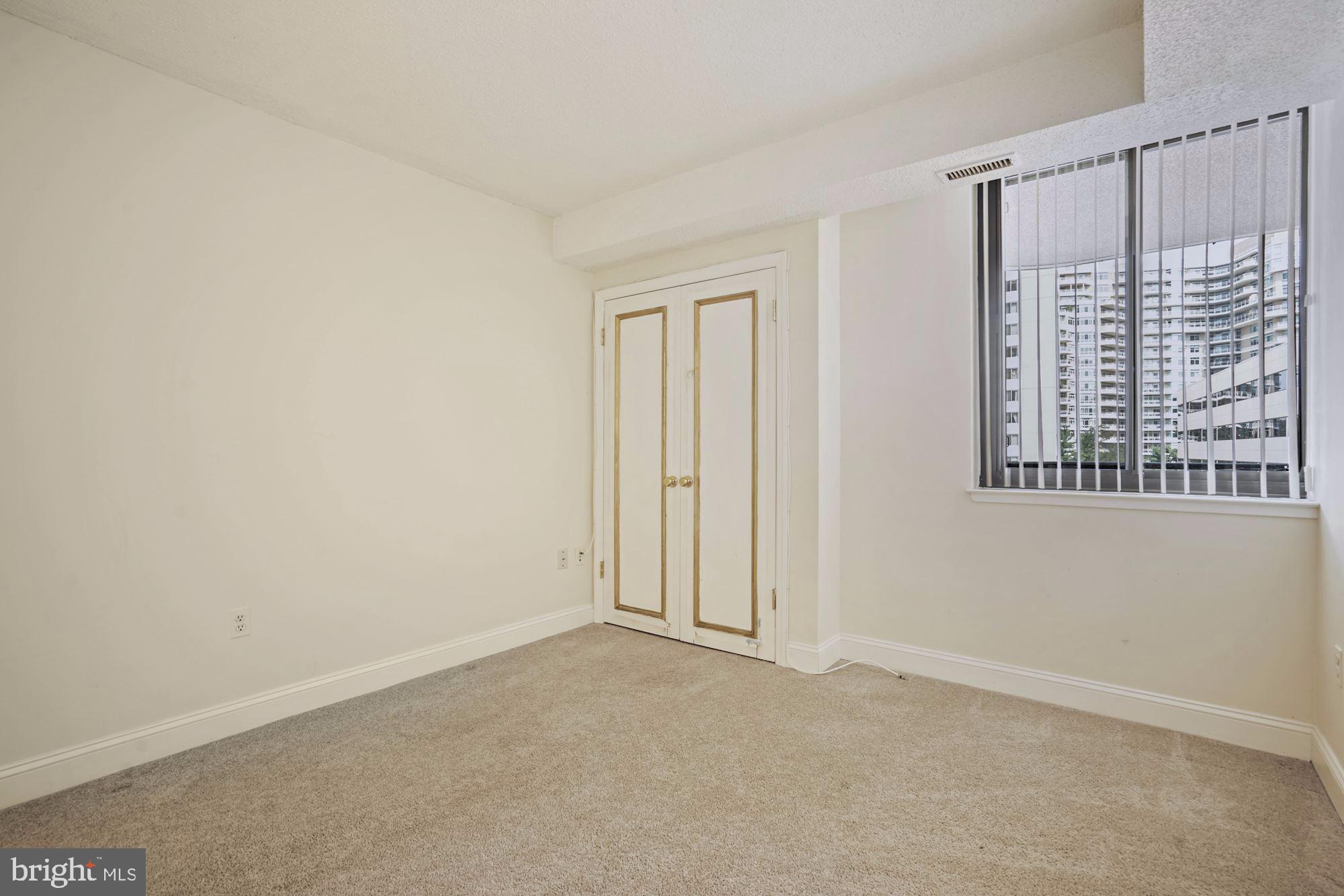 THE CARLETON OF CHEVY CHASE - Residential