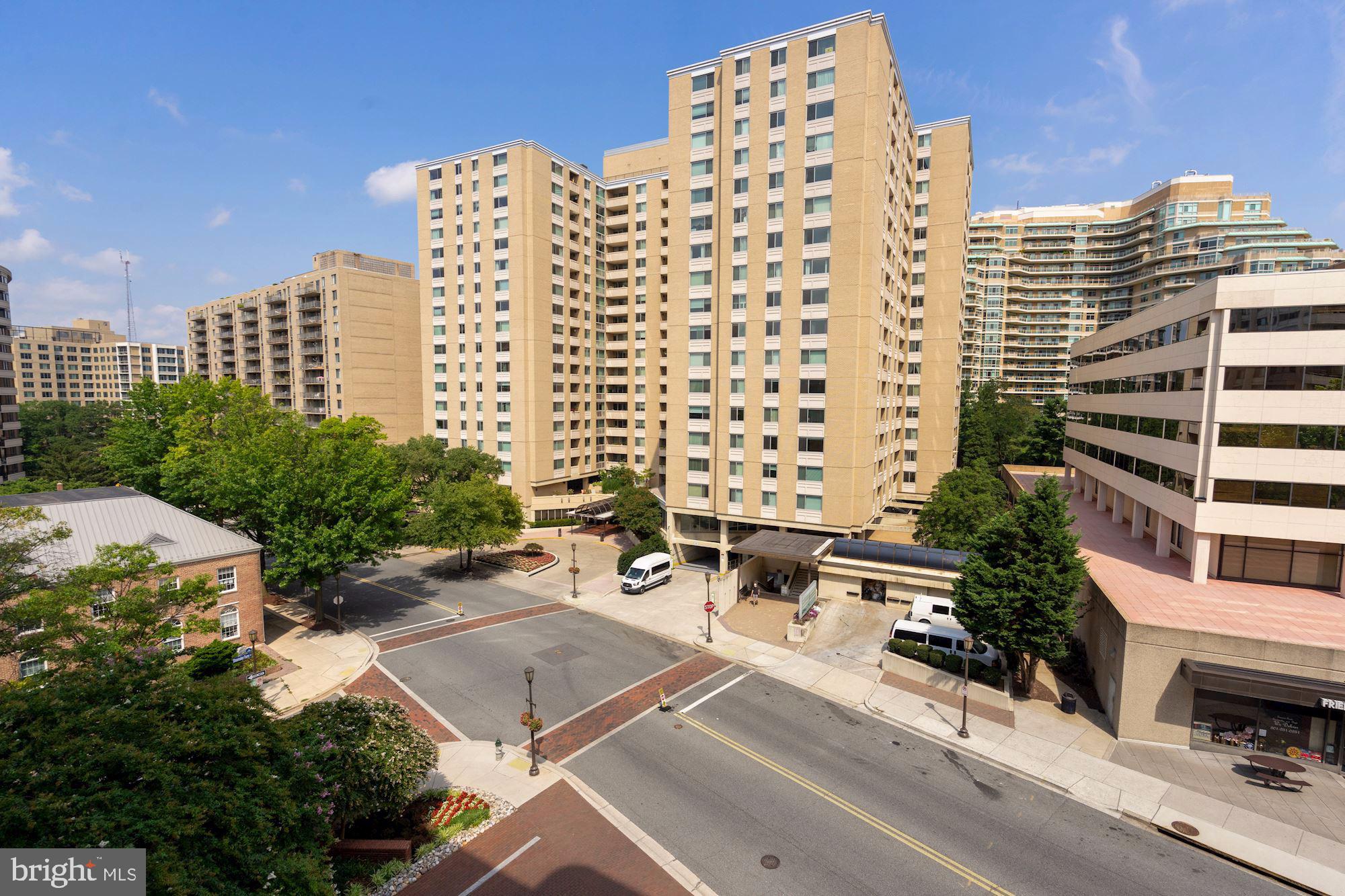 THE CARLETON OF CHEVY CHASE - Residential