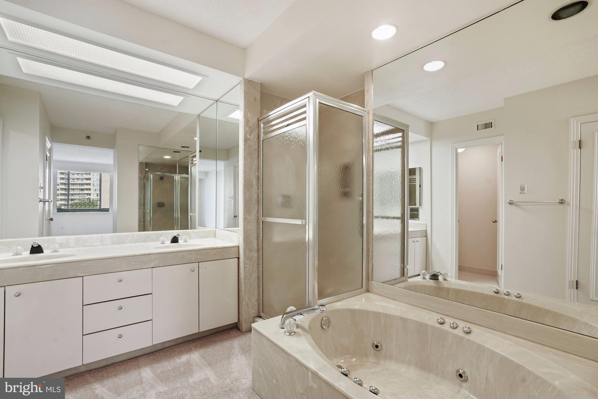 THE CARLETON OF CHEVY CHASE - Residential