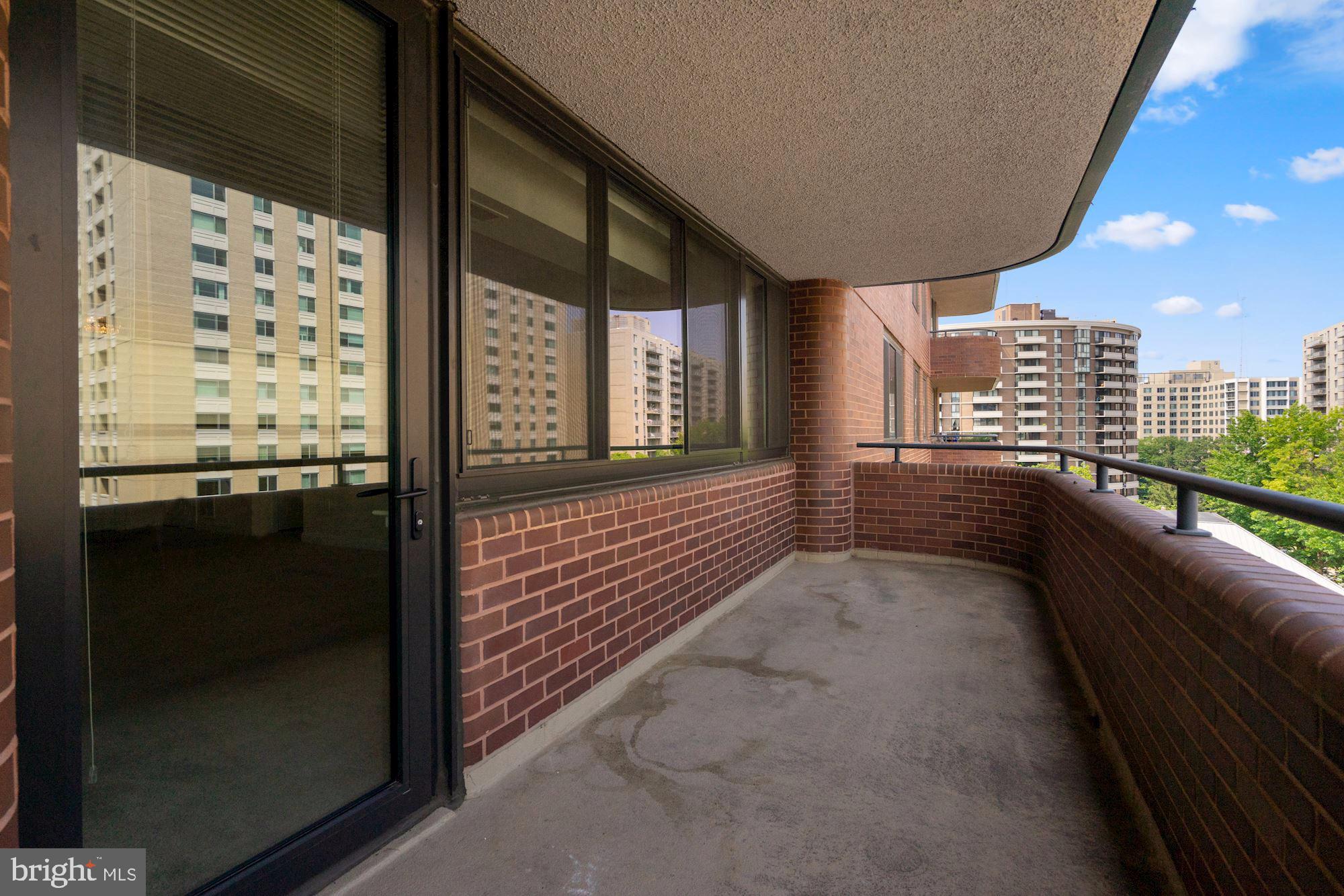 THE CARLETON OF CHEVY CHASE - Residential