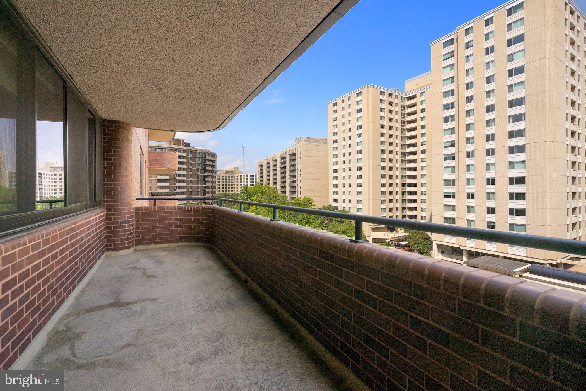 THE CARLETON OF CHEVY CHASE - Residential