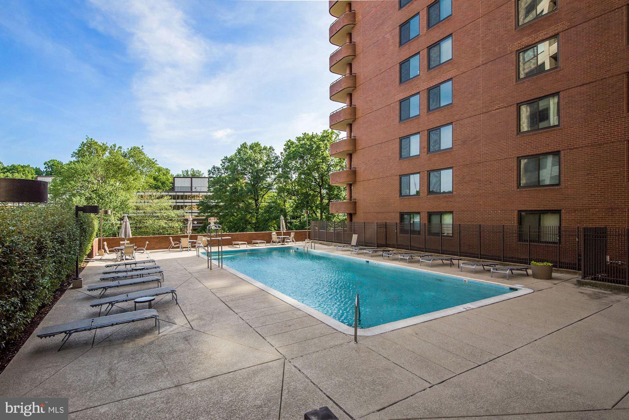 THE CARLETON OF CHEVY CHASE - Residential