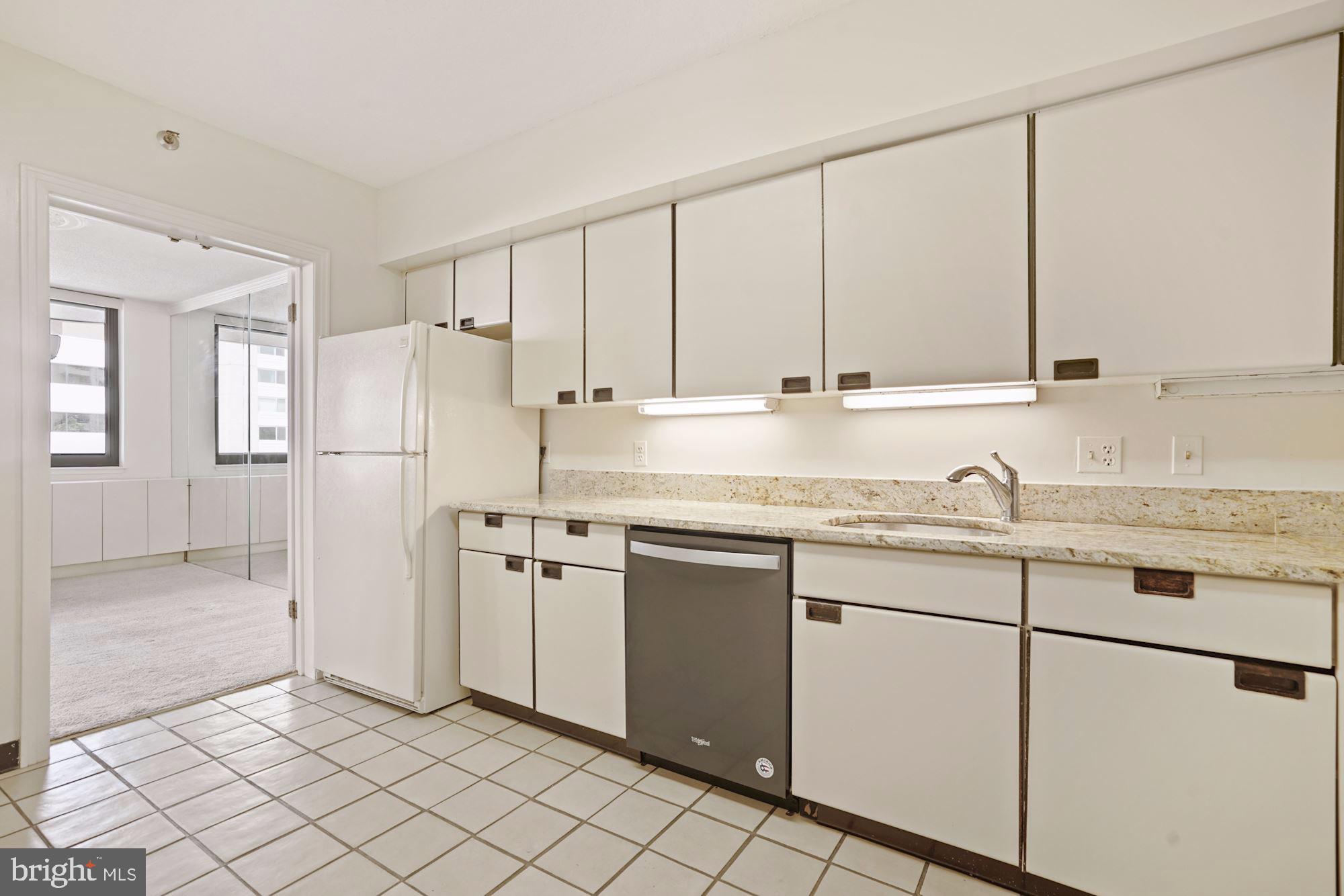 THE CARLETON OF CHEVY CHASE - Residential