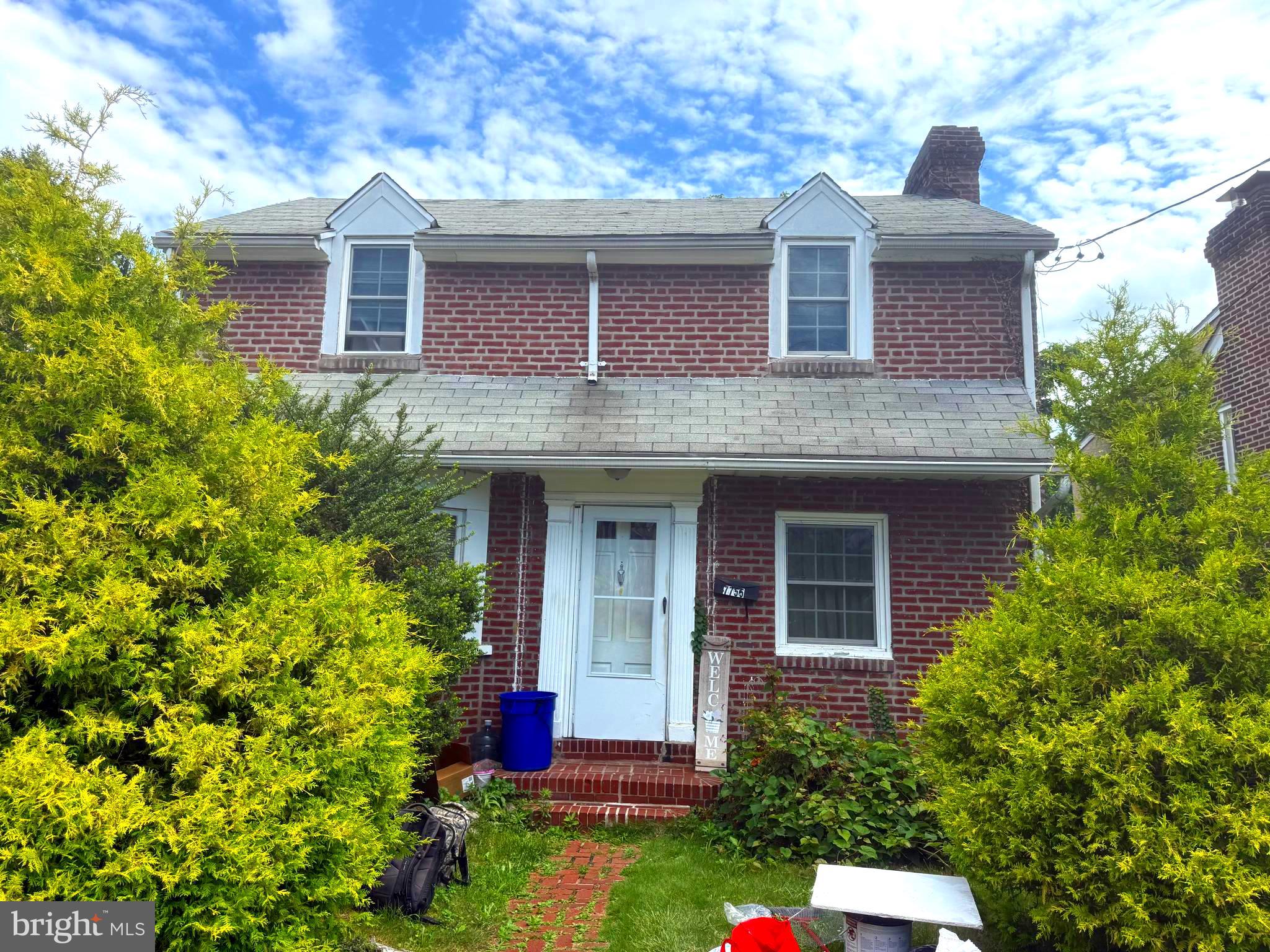 WELCOME TO 7755 PARKVIEW ROAD , Located in highland park section, this single detached located on very quit block , tenant occupied ,very long term tenant paying on time ,prefer to stay or , can be deliver vacant ,well maintained ,offers 3 bedroom one and half bathroom , extra family room by the kitchen can be convert to another bedroom, rear deck has access from room ,for showing pls contact listing agent
