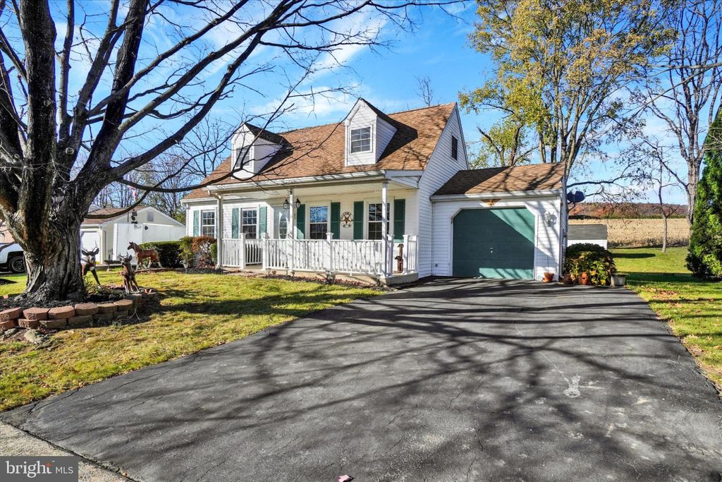 Photo of 4085 Sandra Drive, YORK, PA 17402 (MLS # PAYK2093386)