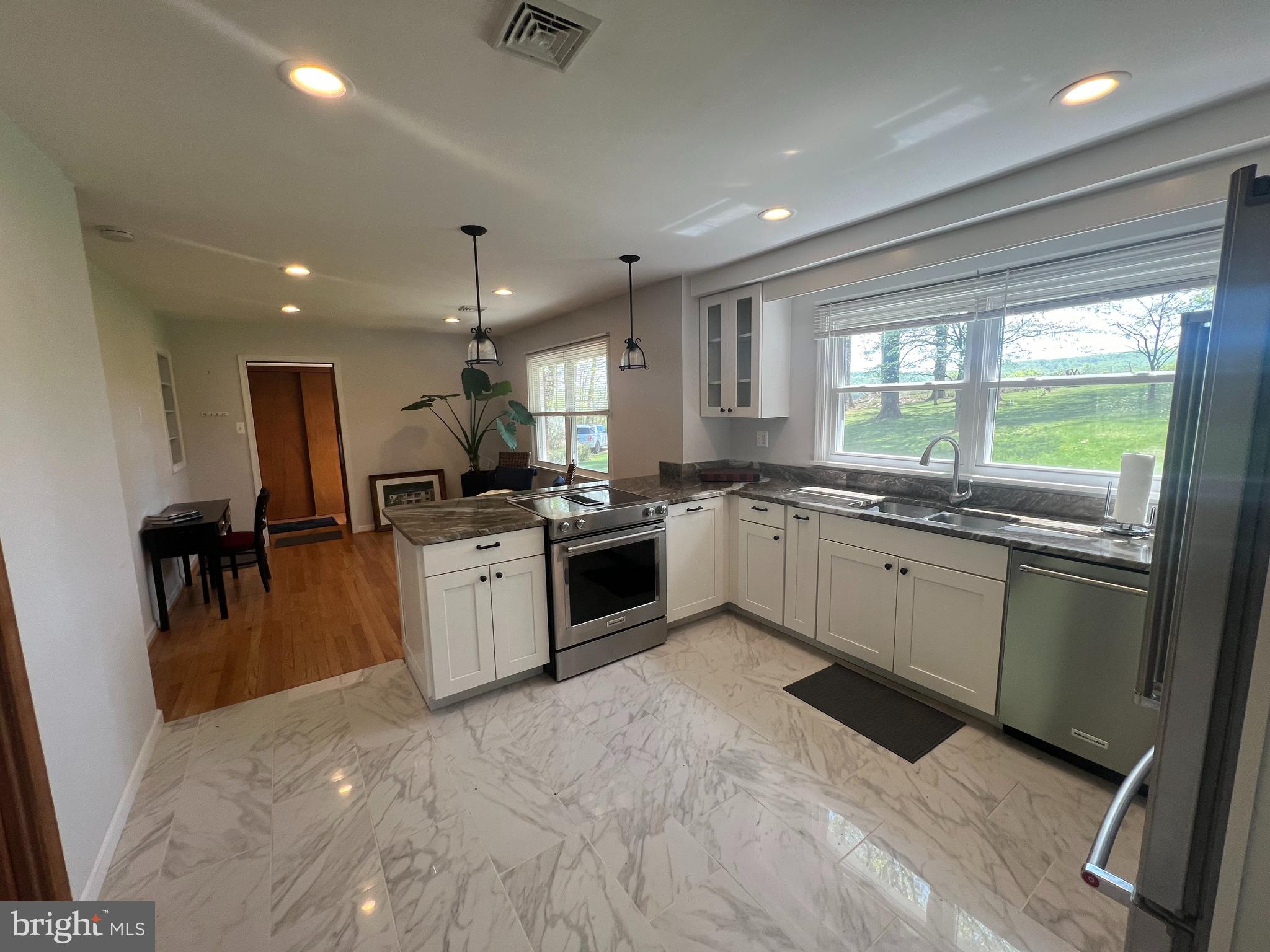 THE PLAINS - Residential Lease