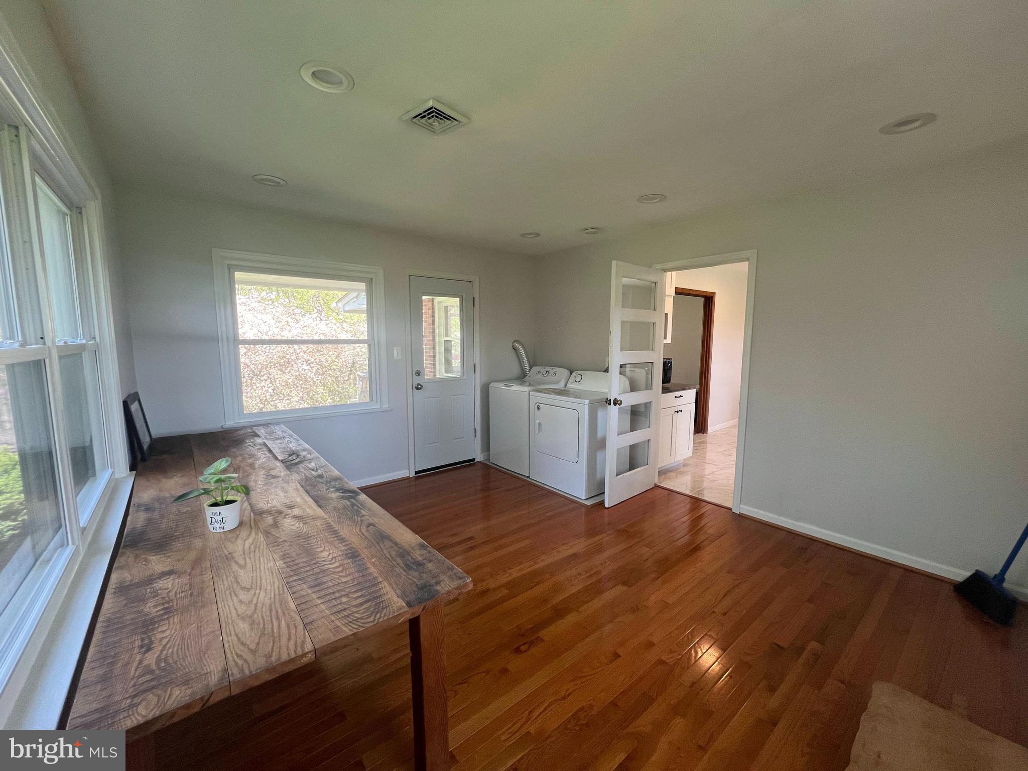 THE PLAINS - Residential Lease