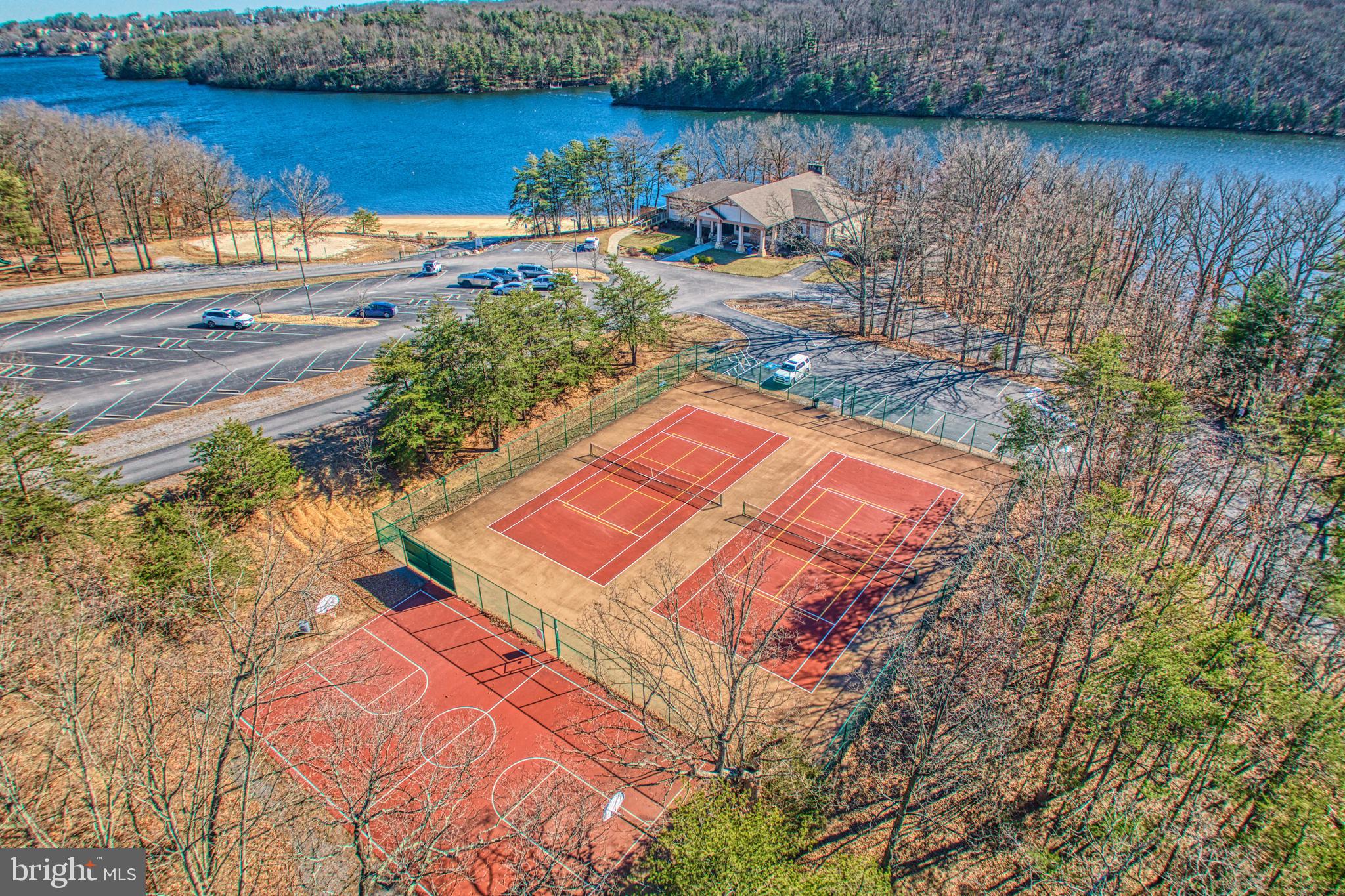 LAKE HOLIDAY ESTATES - Residential