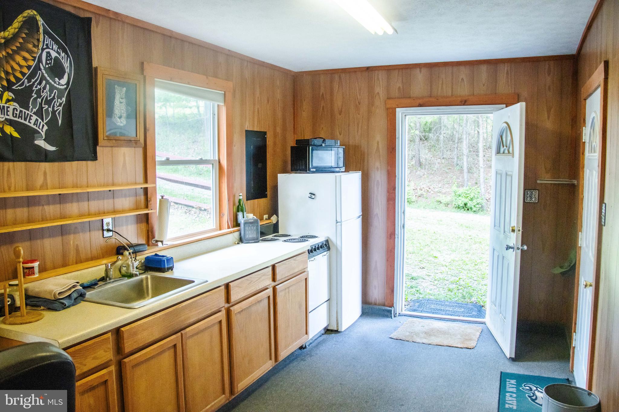 ROMNEY FRUIT RANCHES - Residential