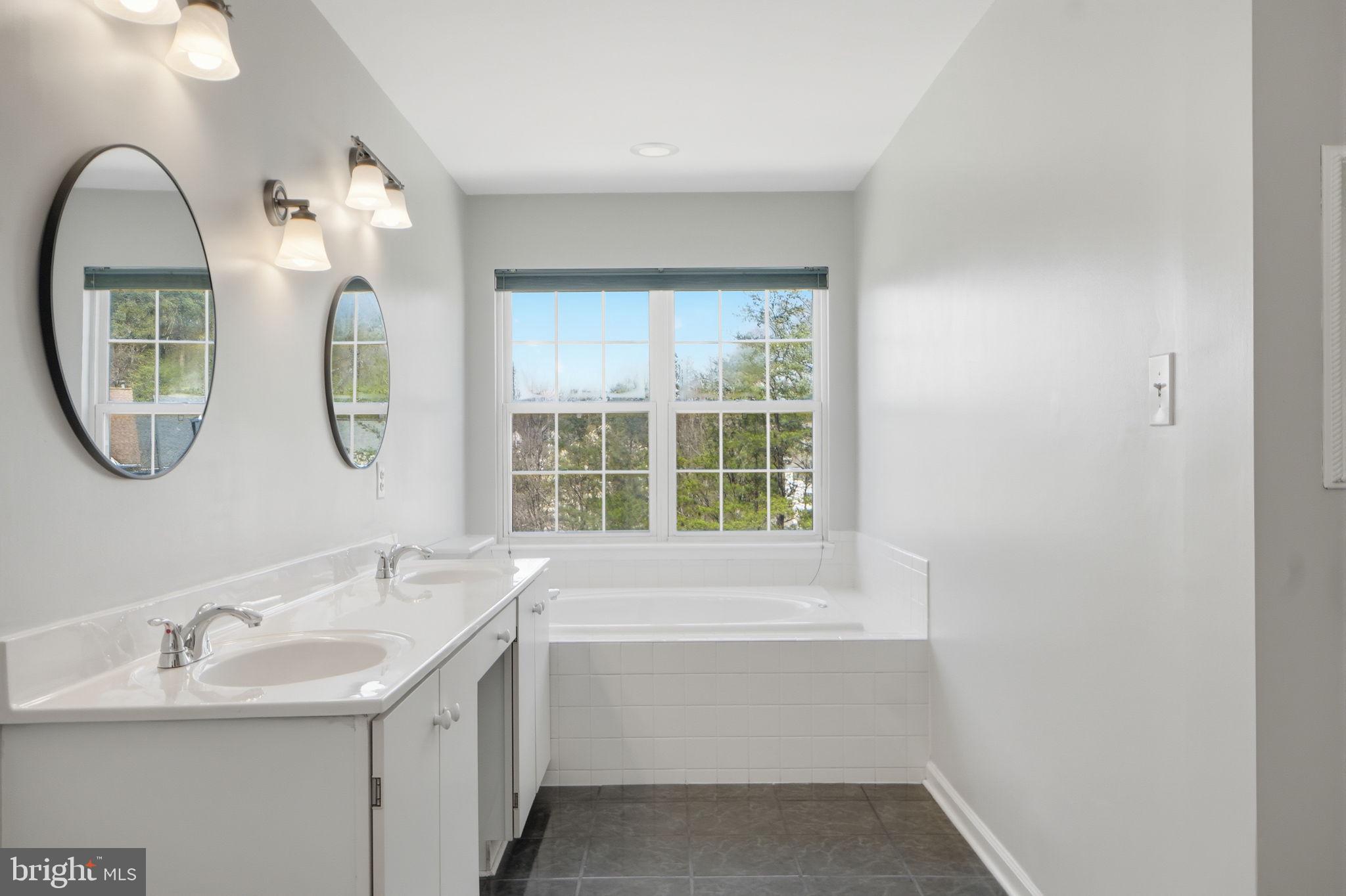 NORTHRIDGE - Residential