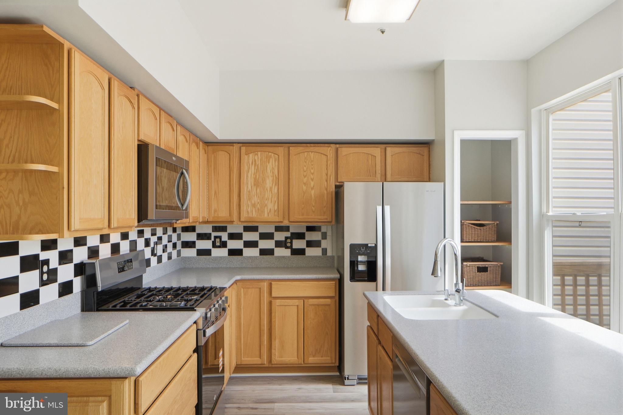 NORTHRIDGE - Residential