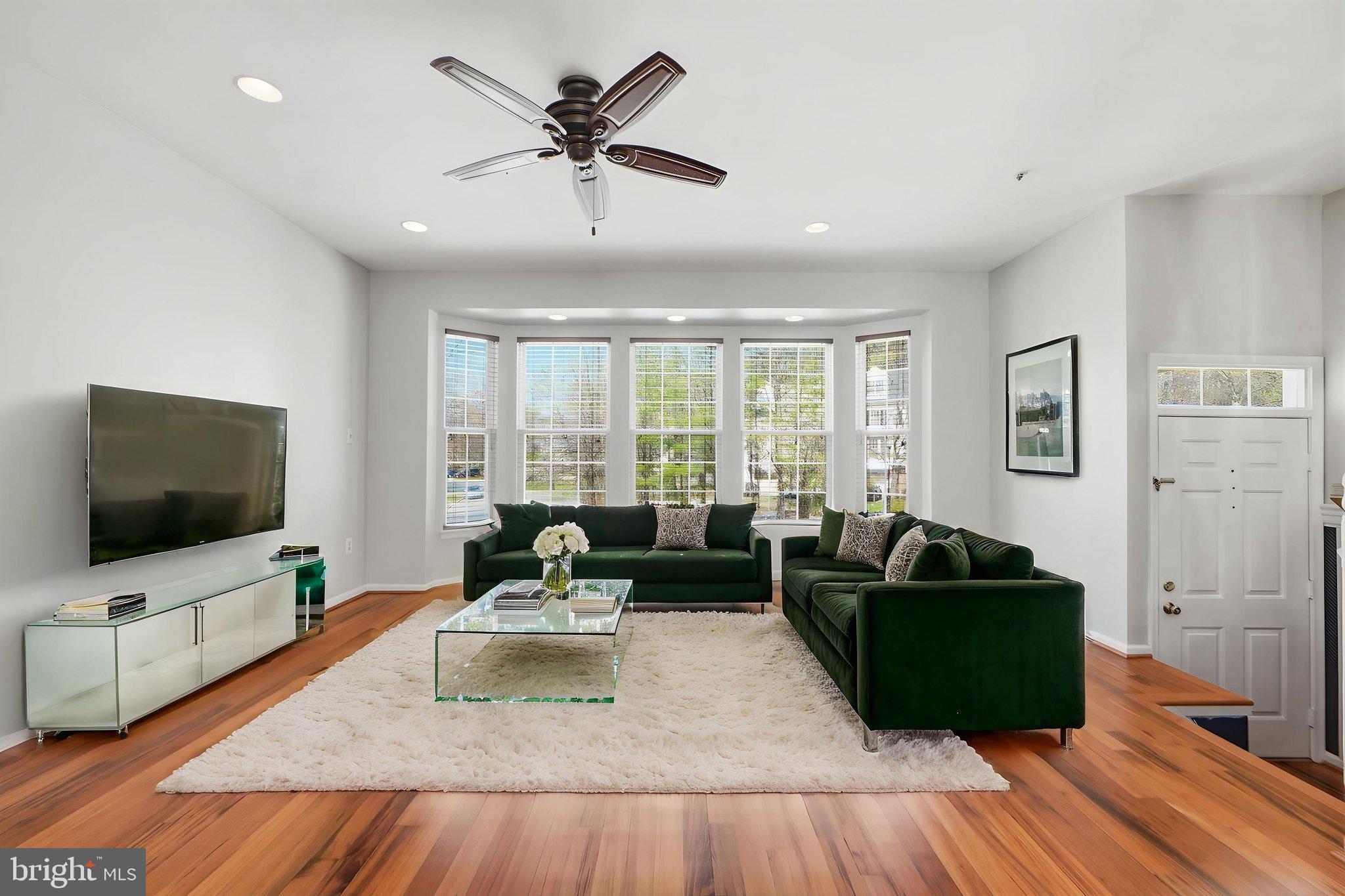 NORTHRIDGE - Residential