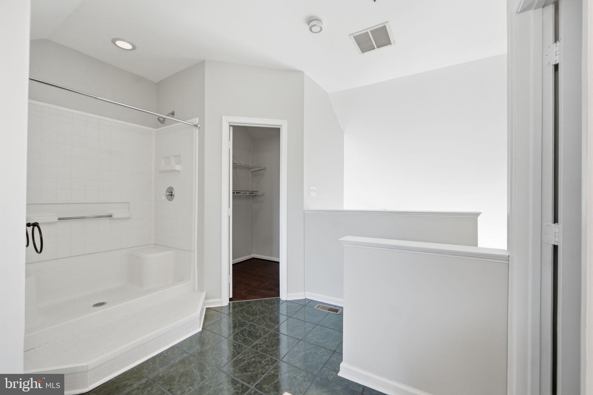 NORTHRIDGE - Residential