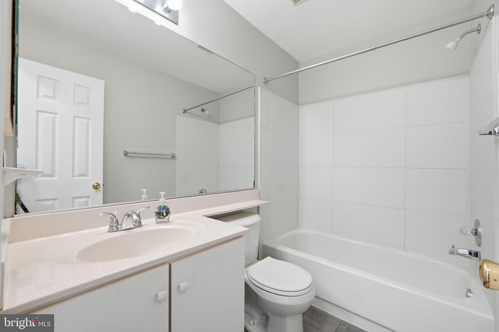 NORTHRIDGE - Residential