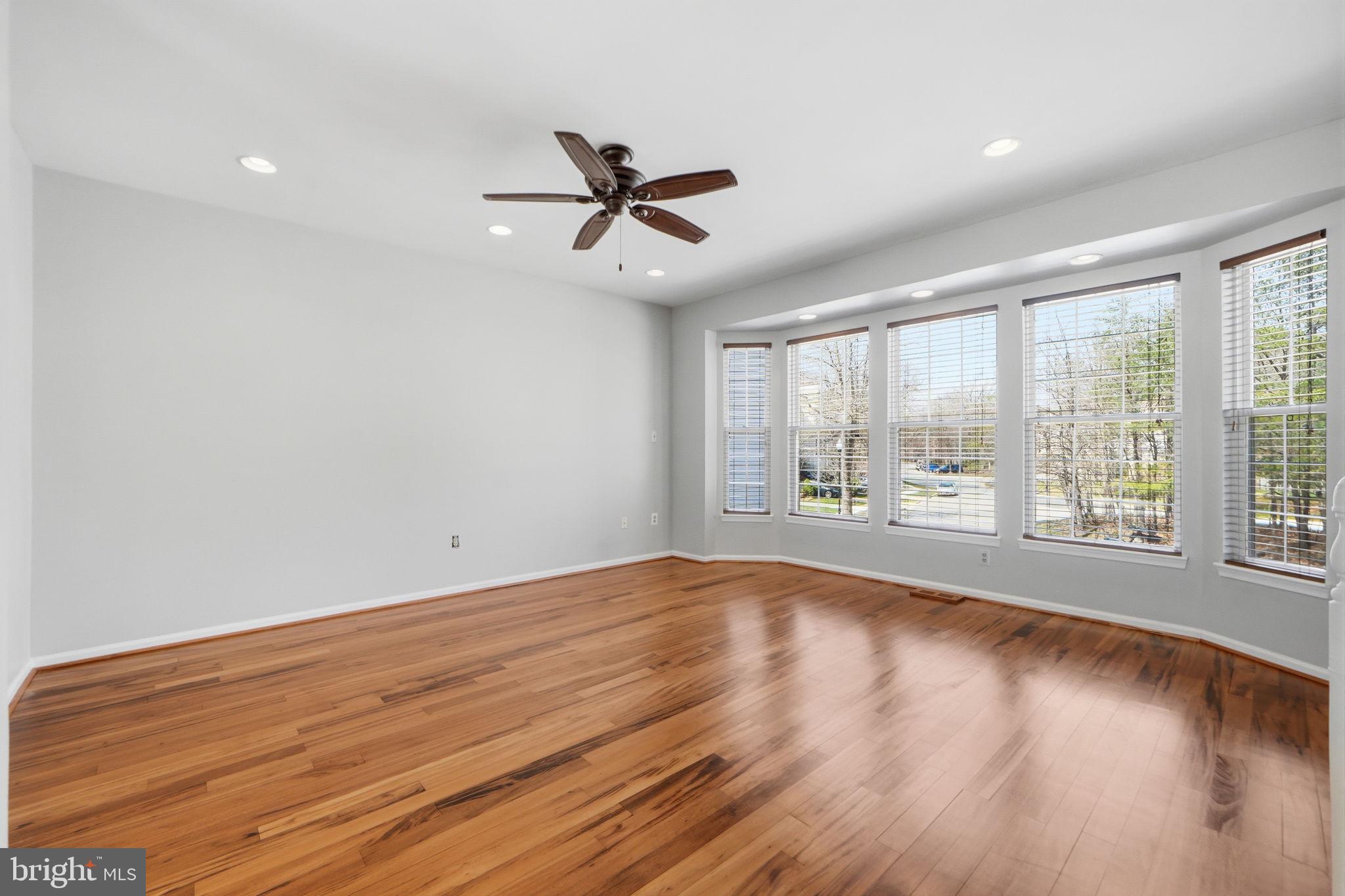 NORTHRIDGE - Residential