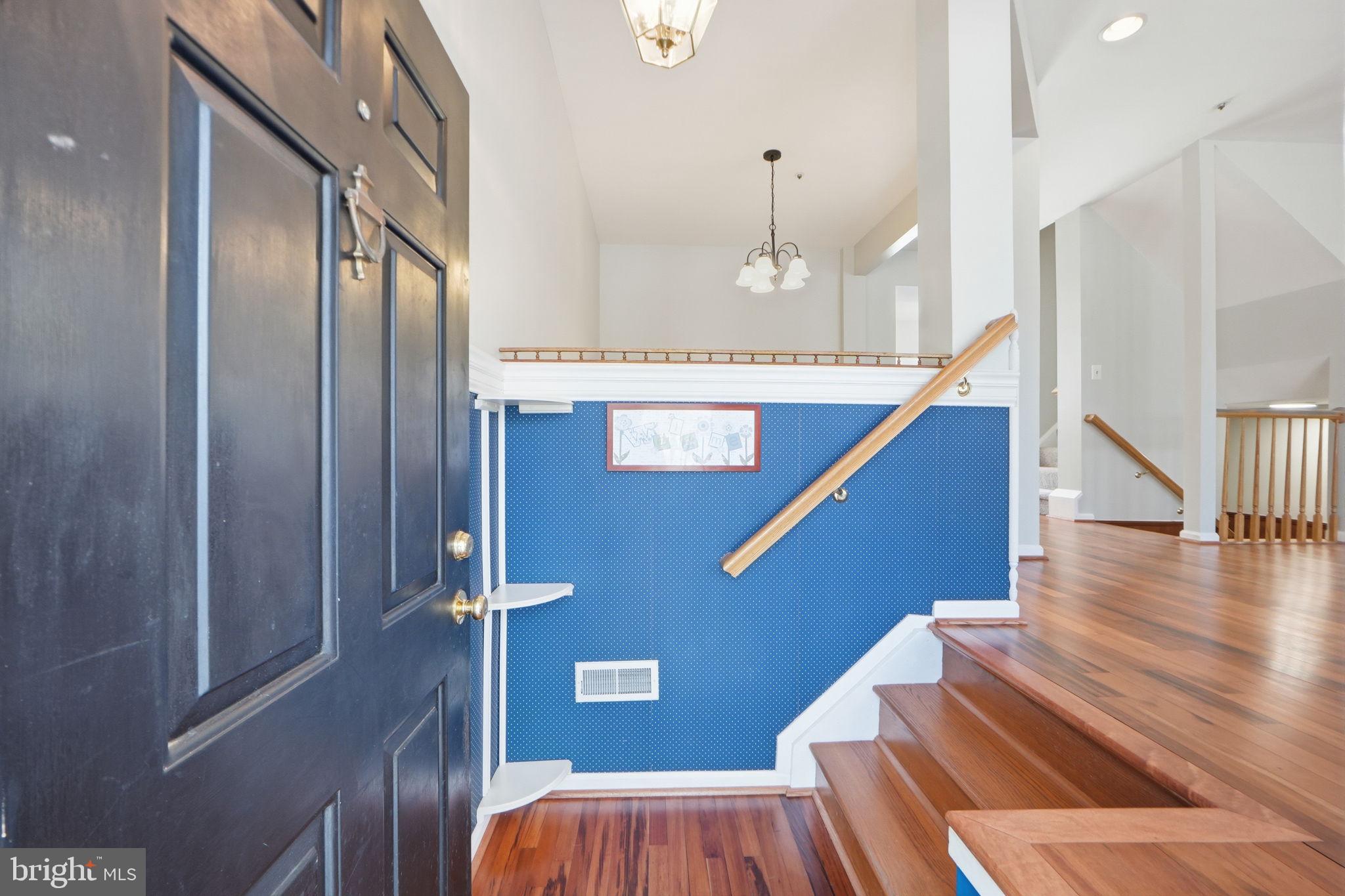 NORTHRIDGE - Residential