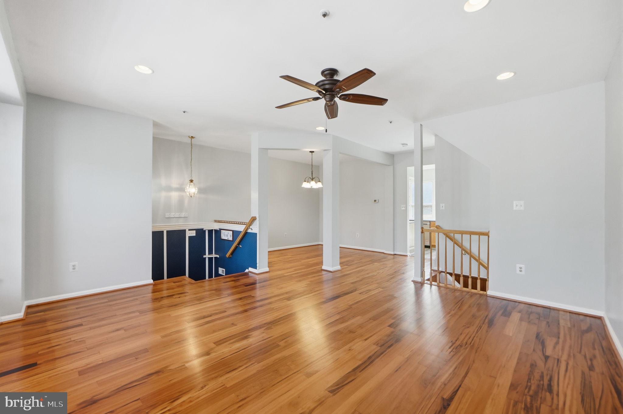 NORTHRIDGE - Residential